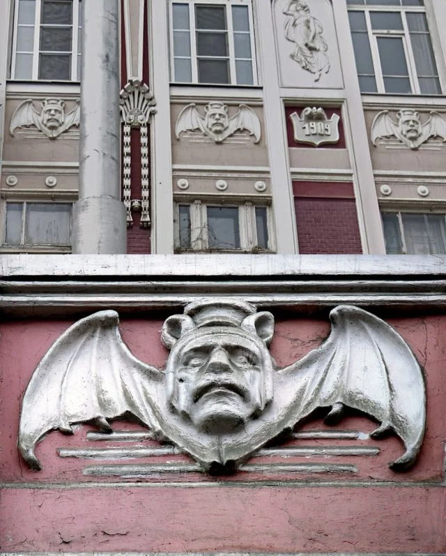 Бэтмен родом из Ростова, а не из мрачного Готэма