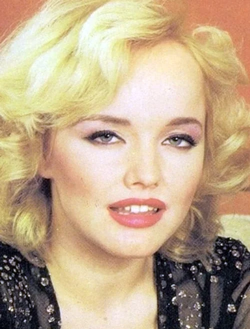 Презервативпен әдемі орыс сексін қараңыз