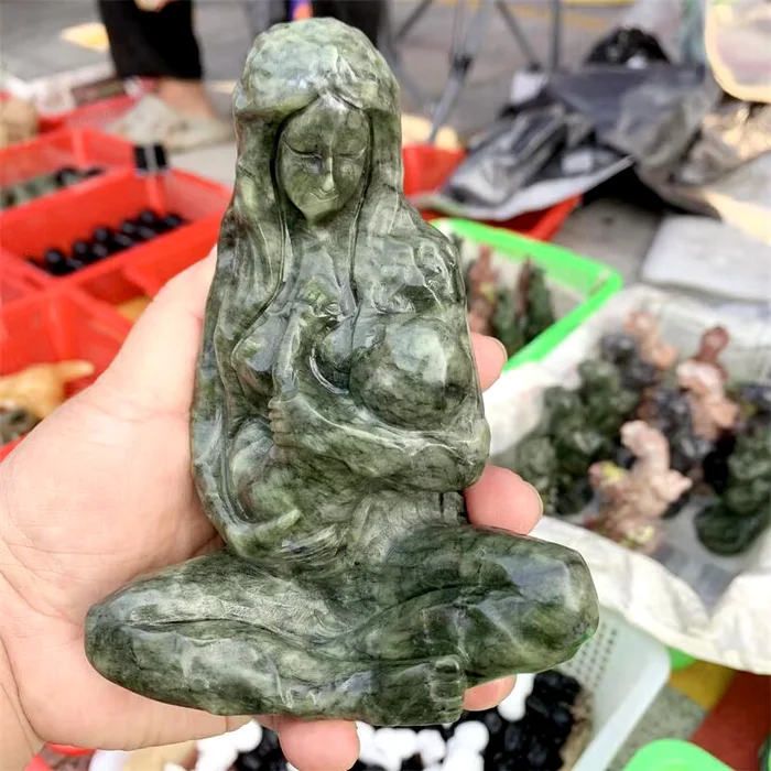 Как узнать, настоящее ли изделие из камня нефрит?