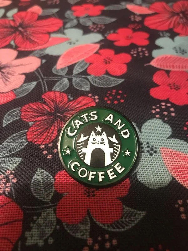 25 забавных брошей с котами