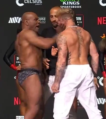 Джейк Пол наступил на ногу Тайсону и получил оплеуху на стердауне