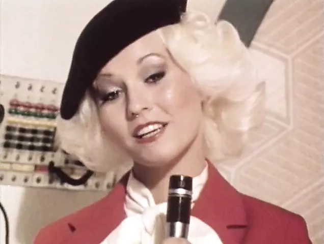 Ұйықтап жатқан балапанмен порно секс