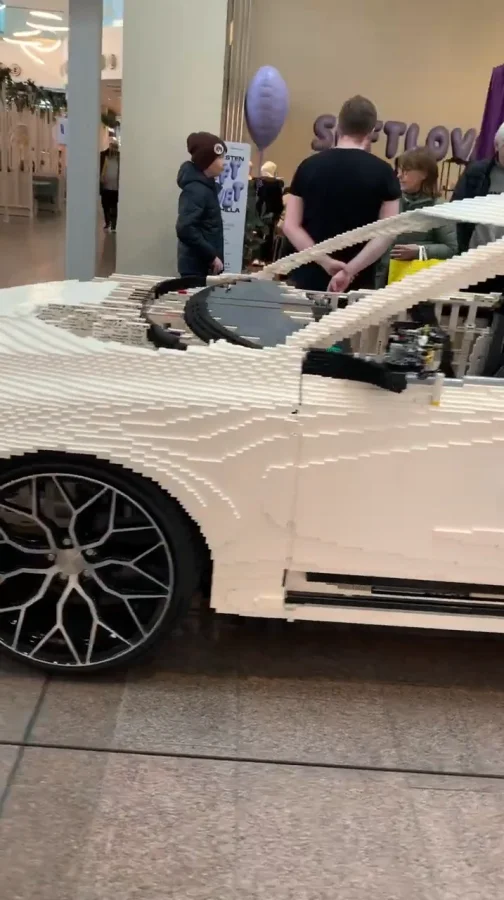 Фанат LEGO использовал более 200 тысяч кубиков, чтобы построить автомобиль в натуральную величину.