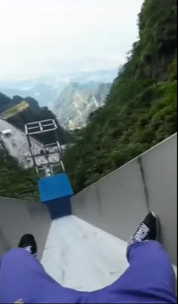 Куда бежит этот парень? 