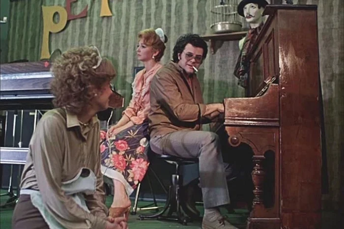 Для фильма «Вокзал для двоих» Рязанову был необходим эпизод с пианистом в ресторане