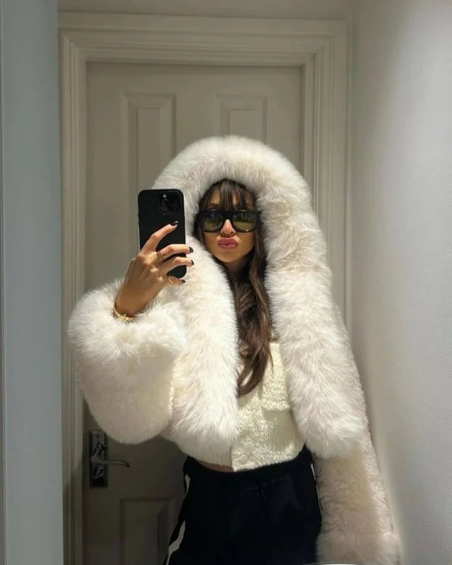 Главный тренд сезона среди молодежи — укороченная шуба