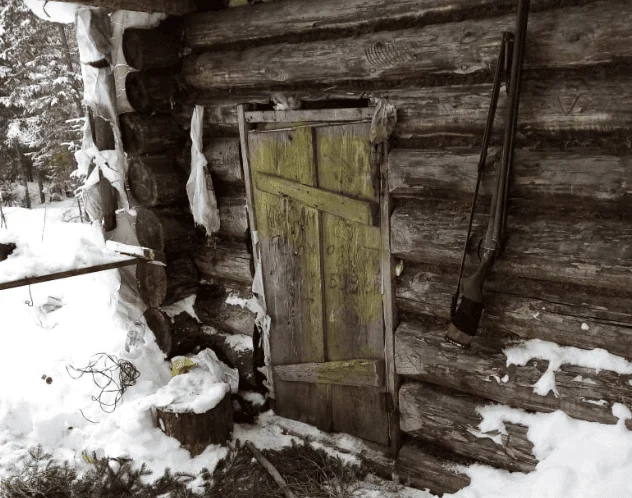 Почему сибирские охотники не заносят ружья в избу?