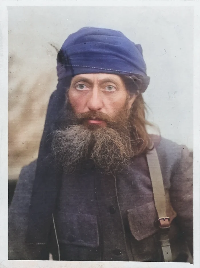 Сталинская строгость и махновский дух