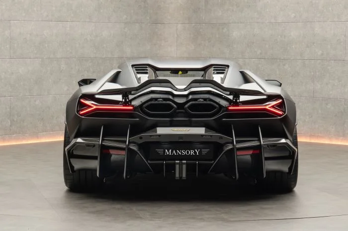 Тюнинг на максимум: Lamborghini Revuelto в версии от Mansory