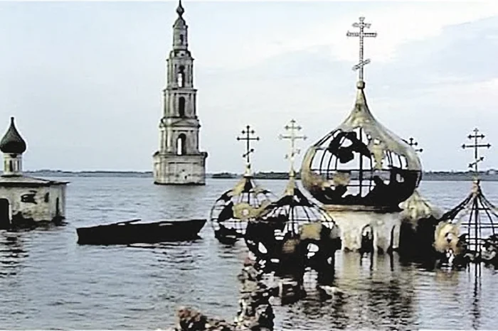 Как в СССР затопили Мологу: история исчезнувшего города