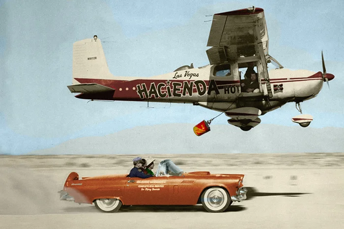 История двух пилотов, которые провели два месяца без посадки, работая на казино