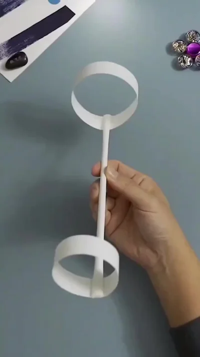 Цилиндрический бумажный самолетик