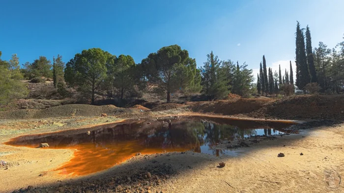 Заброшенная медная шахта, словно декорация к «Безумному Максу»