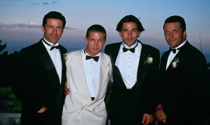 Взлёты, падения и скандалы: как менялась карьера Алека Болдуина