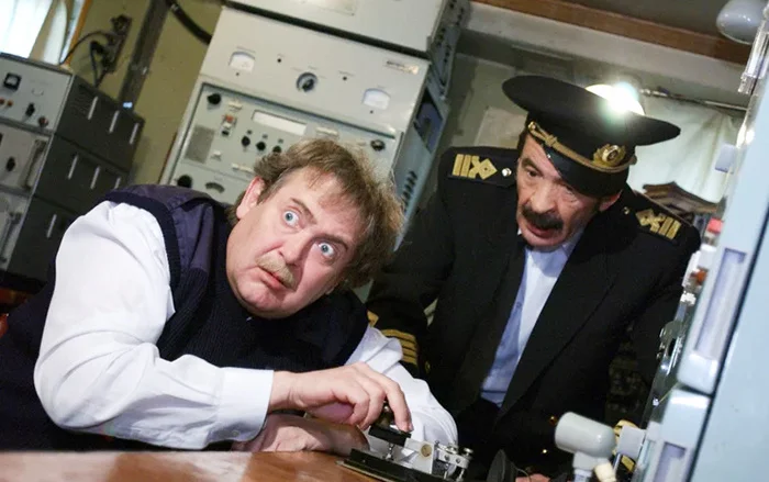 Илья Олейников и его легендарный выход: повалил все 8 микрофонов!