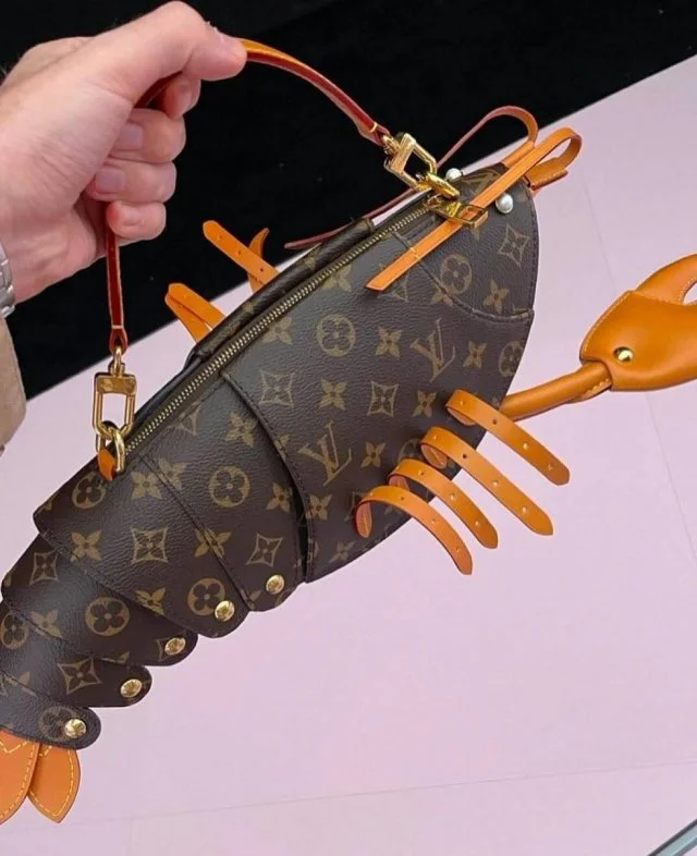 Беспощадный люкс: Louis Vuitton представил сумку-лобстера за 2 миллиона