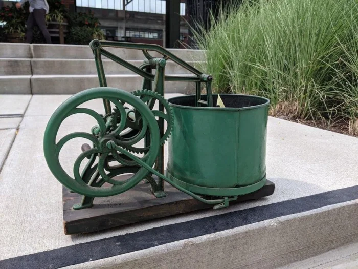 Старинная мясорубка