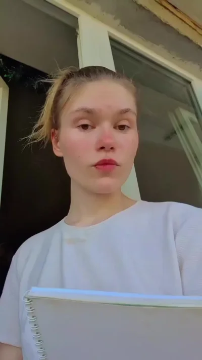 Когда живёшь в квартире с бабкой