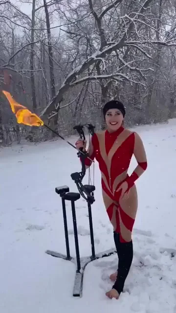 Интересный способ стрельбы из лука