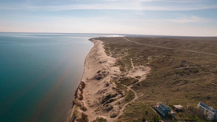 Роскошные, но забытые: коттеджи у «моря», которые никому не нужны