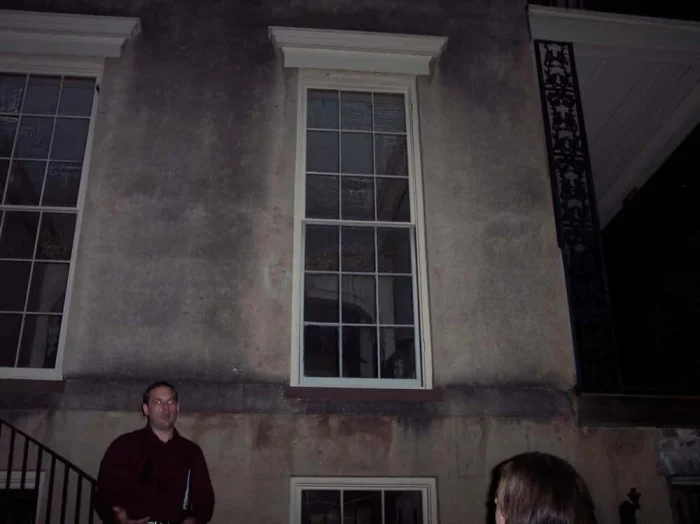 Призрак в окне