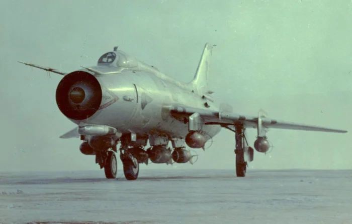 Самолет Су-17