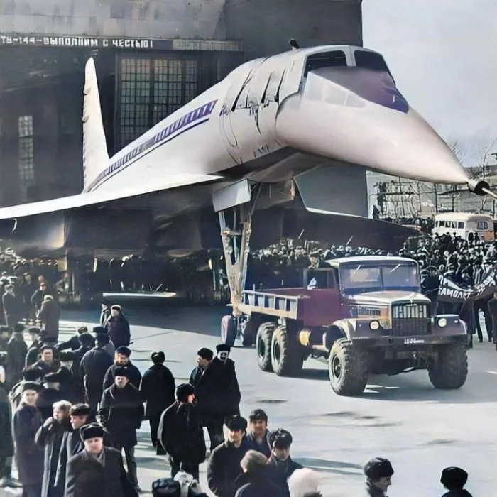 Самолет Ту-144
