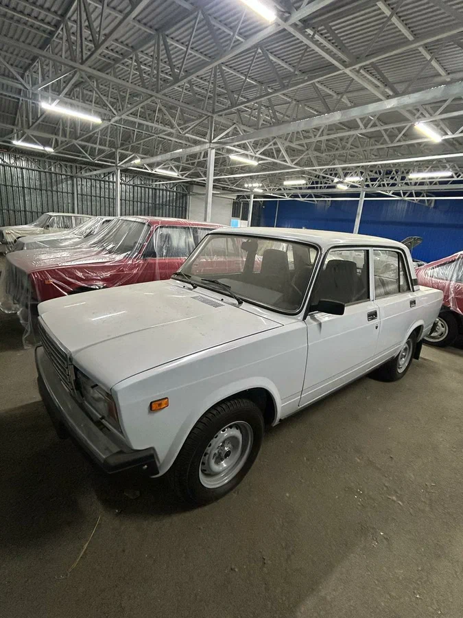 На продажу выставили ВАЗ-2107 с минимальным пробегом спустя 20 лет