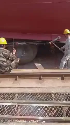 Спуск судна на воду. Что осталось за кадром...