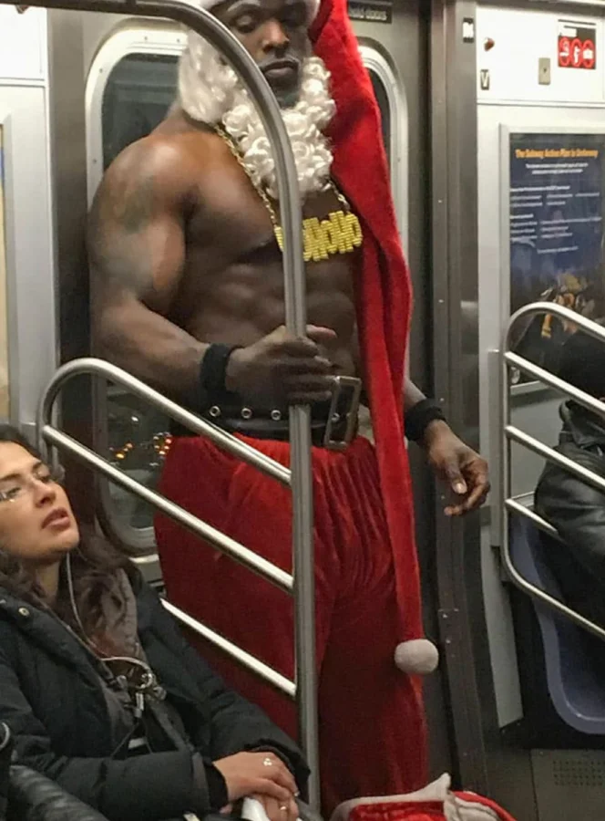 Что можно увидеть в подземке: 17 фото необычного из повседневности