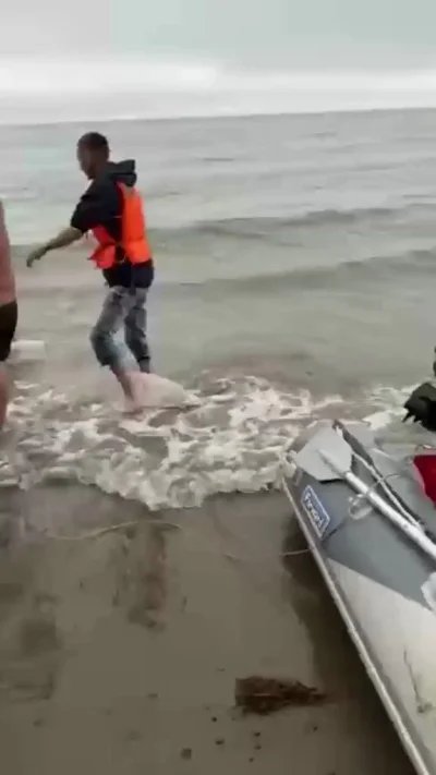 Настоящие герои не носят плащей!