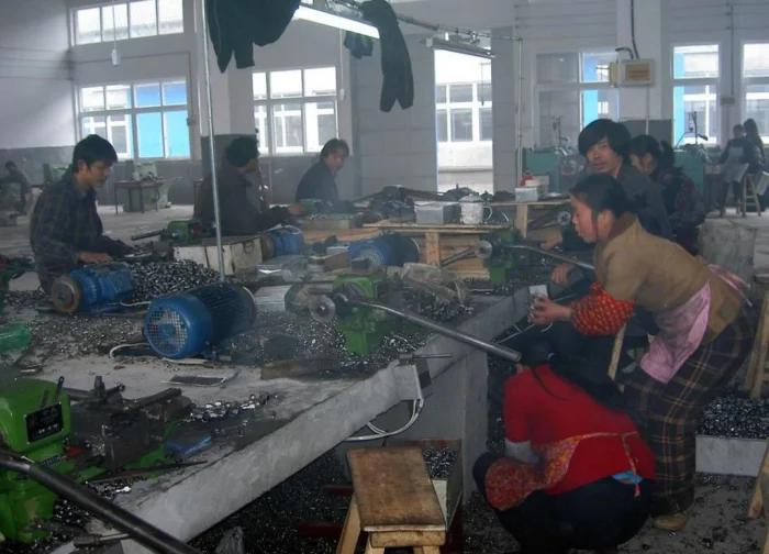 Как выглядят северокорейские женщины вне работы: без формы и с макияжем