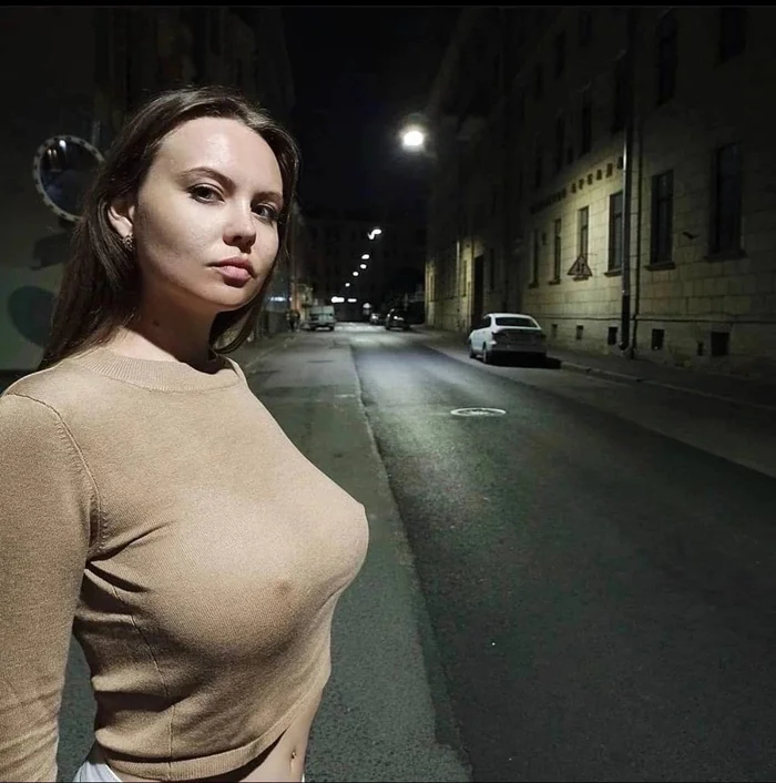 Ночь улица фонарь сиськи