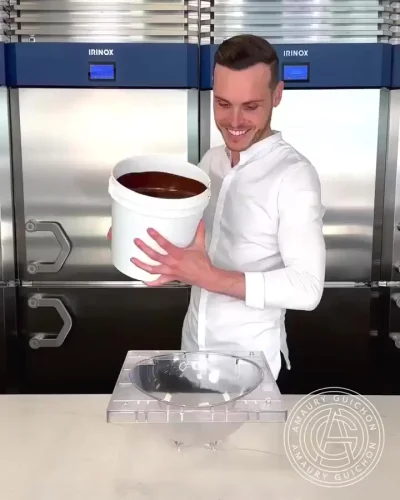 Мишка очень любит мёд ©