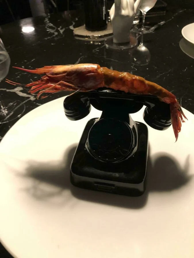 Экстравагантная подача: когда тарелка — это уже шоу