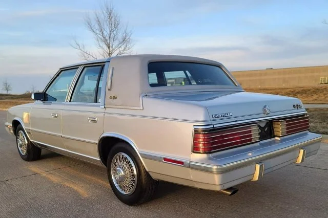 Панель приборов Chrysler New Yorker 80-х: дизайн в стиле эпохи