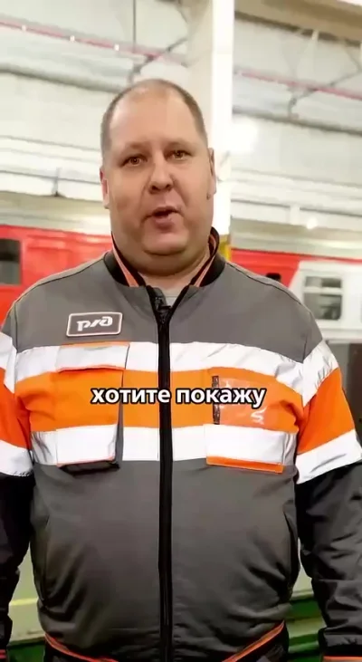 РЖДшники показали, как отмывают составы после любителей нарисовать граффити