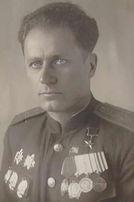 Герой войны, медаль от Сталина и жена, сбежавшая к врагу: как Вася Мурзич поступил с ней спустя годы