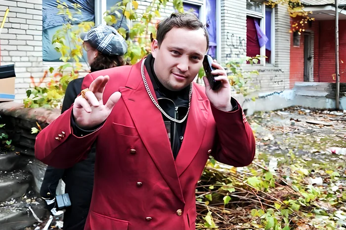 Одежда и аксессуары из 90-х: Путешествие в моду нашей юности