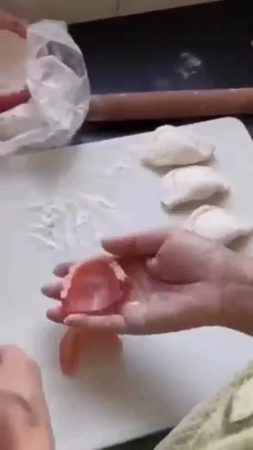 Жесть! Как было придумано устройство для лепки пельменей!