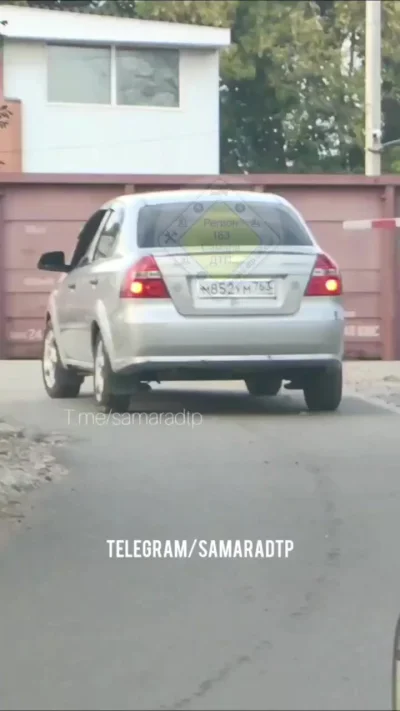 Видимо очень хотели под поезд