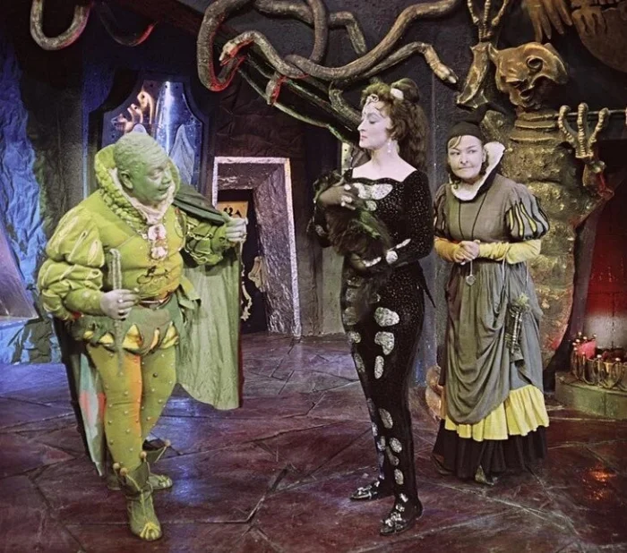 Королевство кривых зеркал