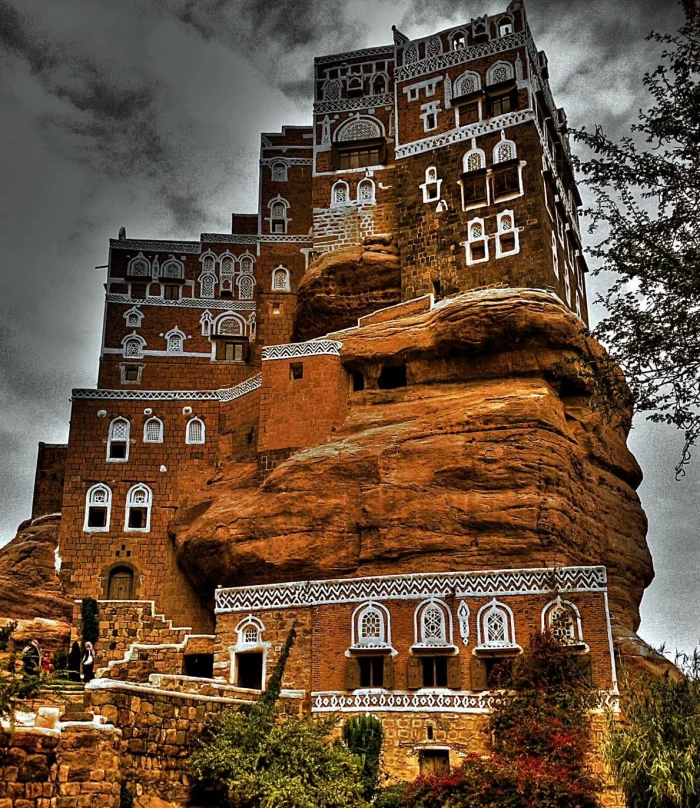 Йеменская архитектура на вершине огромной скалы