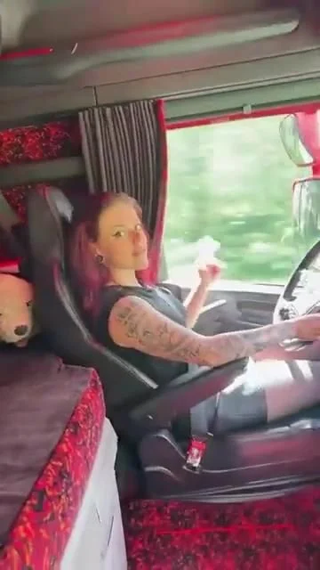А ты с такой няшей прокатился бы?