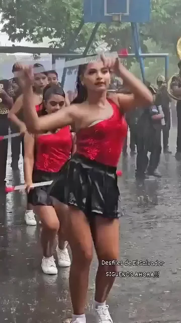 Шоу маст гоу он... несмотря на дождь