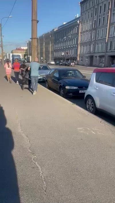 Нужна помощь в данный момент в отлове котёнка. Он в опасности