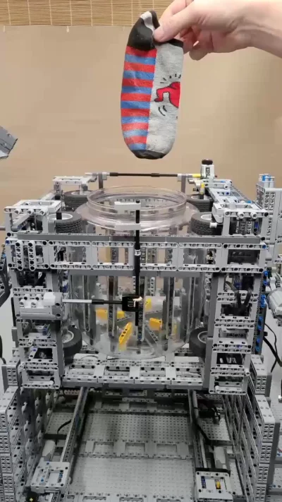 Один фанат LEGO начал делать и бытовую технику