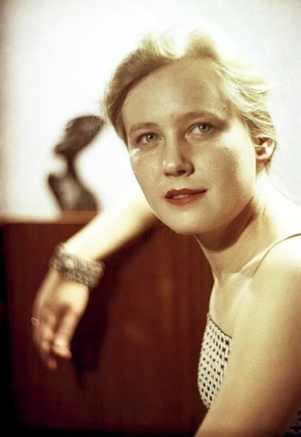 Редкие кадры знаменитостей вне сцены и камер