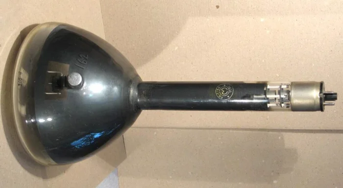 Как из кинескопа получали плоский телевизор: инженерное чудо