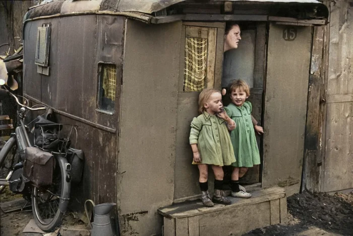 Фрагменты прошлого: 20 редких колоризированных ретро-фото Европы XX века